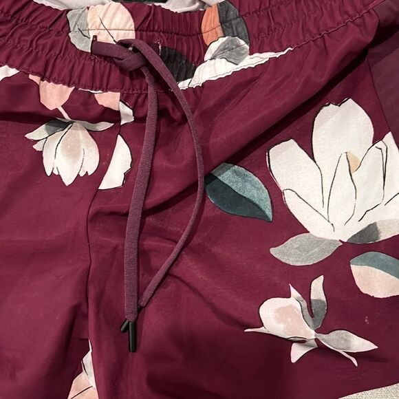 Nwot Athleta floral shorts - Picture 7 of 7